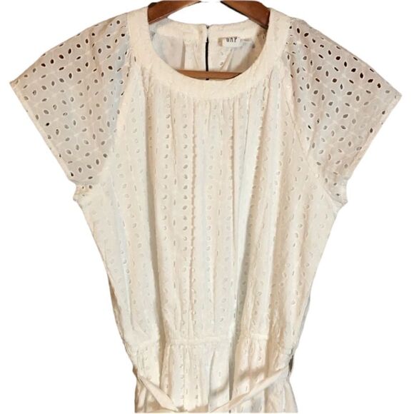 NWT! Gap optic white eyelet dress. Size xs - Picture 2 of 11